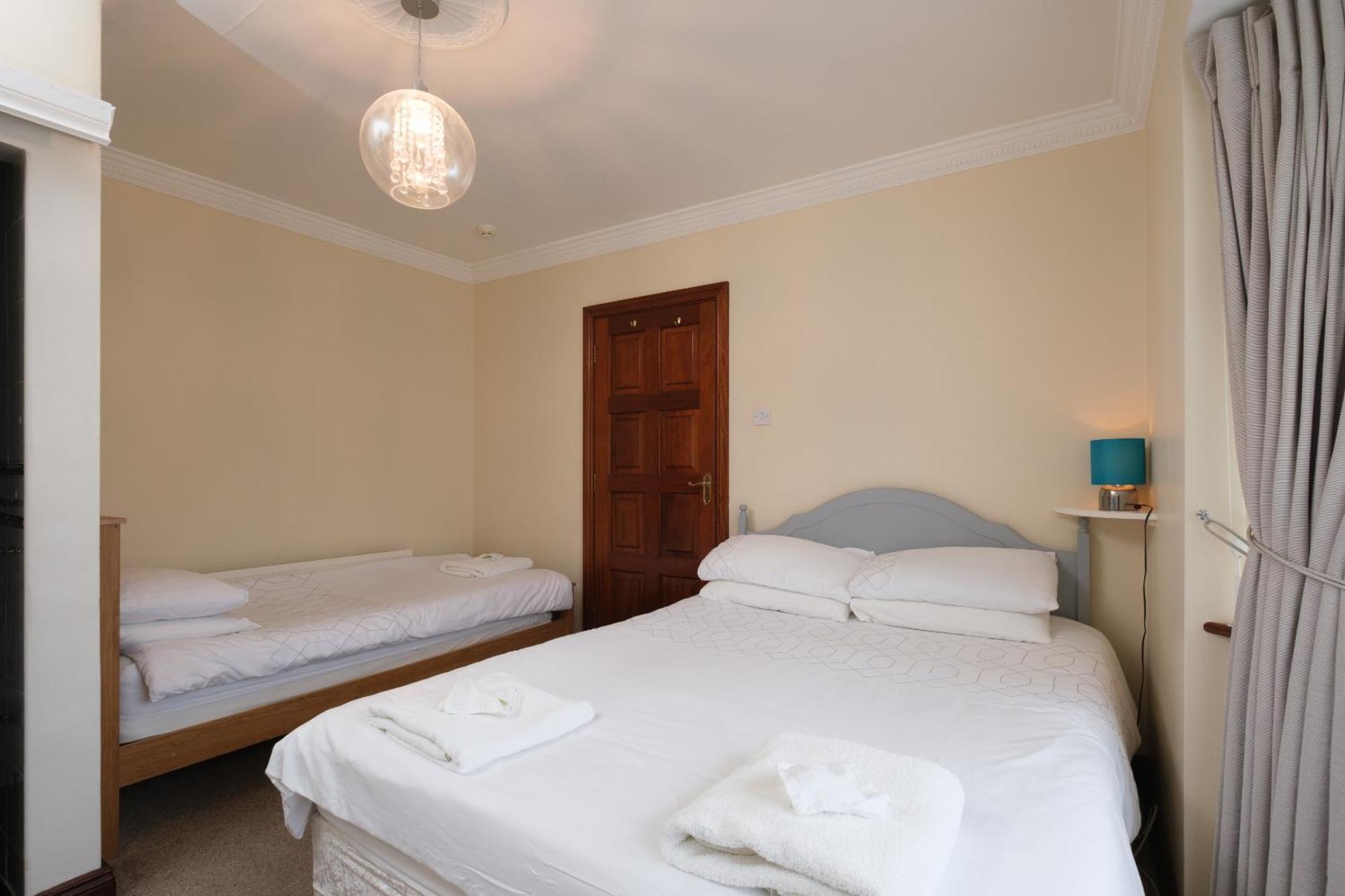 Four Seasons B&B Galway Exteriör bild